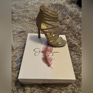 NWOT Jessica Sparkle Msh Shoe. Never been worn Size 7 Gold